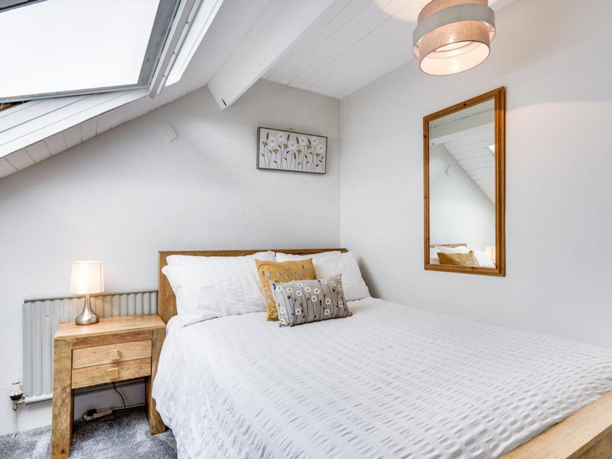 Gorgeous Cottage In Bowness Exterior photo
