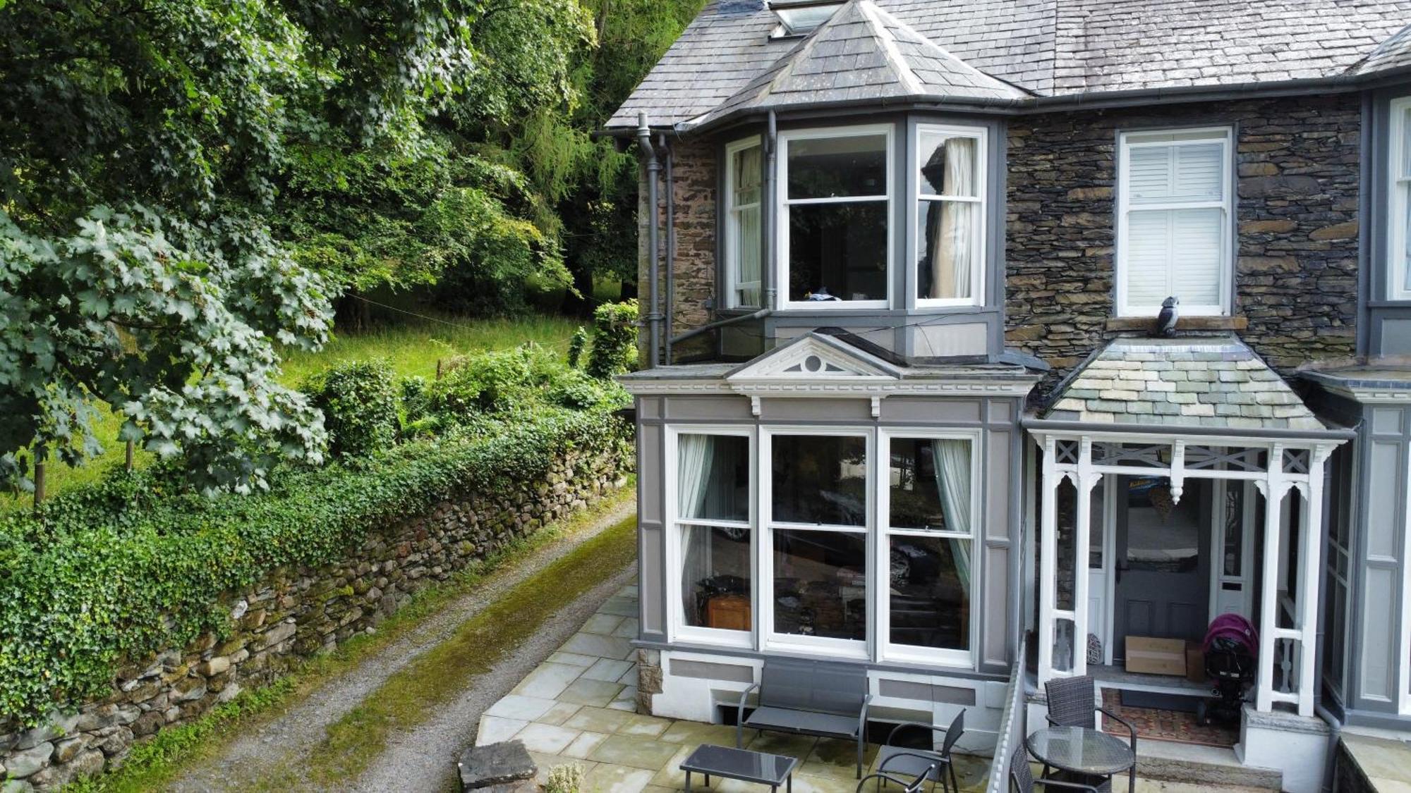 Gorgeous Cottage In Bowness Exterior photo